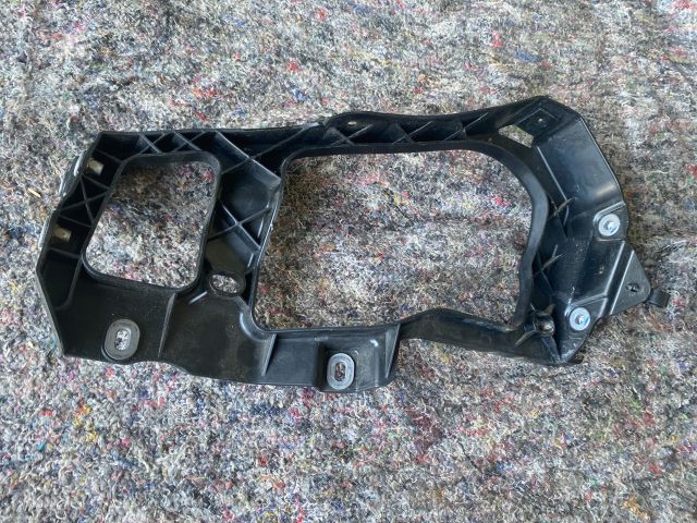 bontott VW TOUAREG Jobb Fényszóró Tartó