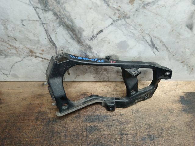 bontott VW TOUAREG Jobb Fényszóró Tartó