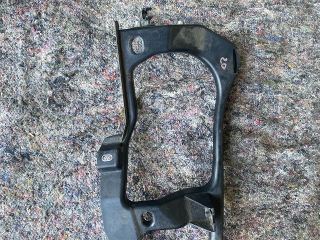 bontott VW TOUAREG Jobb Fényszóró Tartó