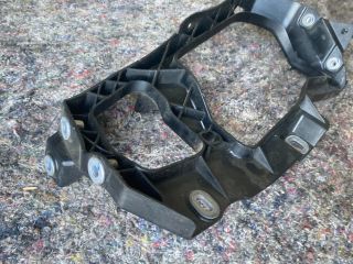 bontott VW TOUAREG Jobb Fényszóró Tartó