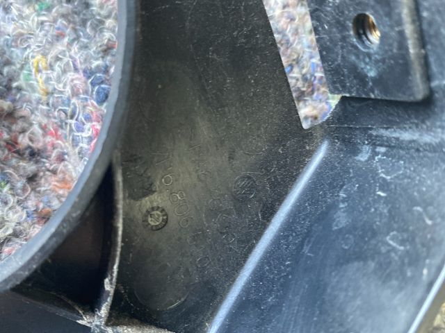 bontott VW TOUAREG Jobb Fényszóró Tartó