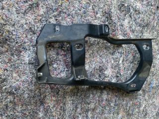 bontott VW TOUAREG Jobb Fényszóró Tartó