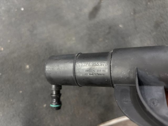 bontott VW TOUAREG Jobb Fényszórómosó Fúvóka