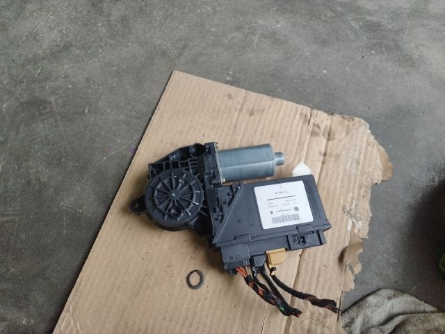 bontott VW TOUAREG Jobb hátsó Ablakemelő Motor