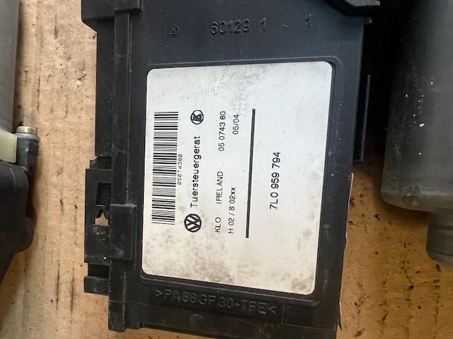 bontott VW TOUAREG Jobb hátsó Ablakemelő Motor