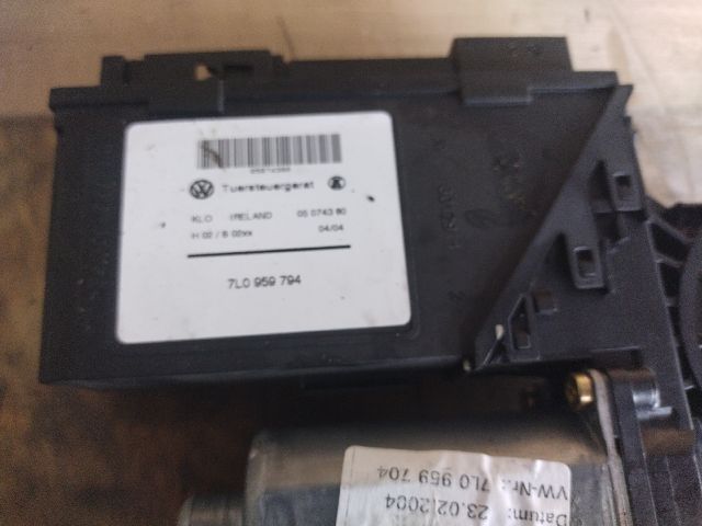 bontott VW TOUAREG Jobb hátsó Ablakemelő Motor