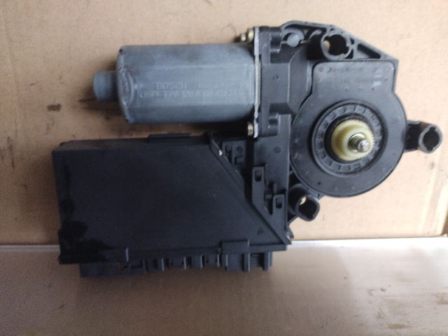 bontott VW TOUAREG Jobb hátsó Ablakemelő Motor