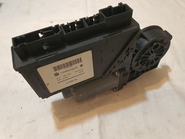 bontott VW TOUAREG Jobb hátsó Ablakemelő Motor