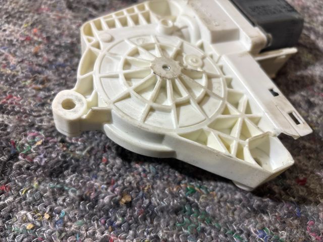 bontott VW TOUAREG Jobb hátsó Ablakemelő Motor