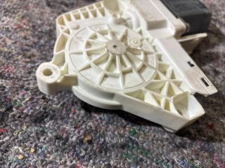 bontott VW TOUAREG Jobb hátsó Ablakemelő Motor