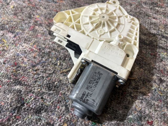 bontott VW TOUAREG Jobb hátsó Ablakemelő Motor