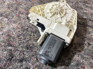 bontott VW TOUAREG Jobb hátsó Ablakemelő Motor