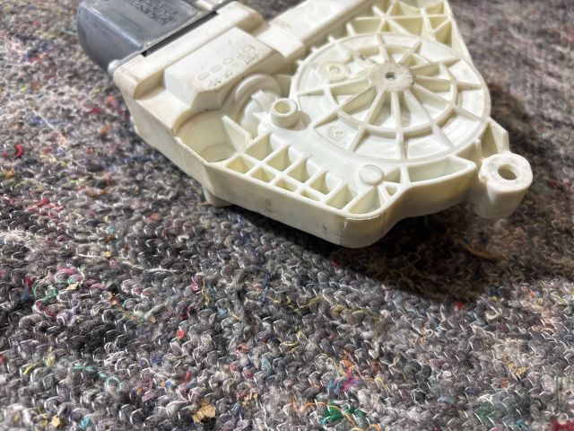 bontott VW TOUAREG Jobb hátsó Ablakemelő Motor