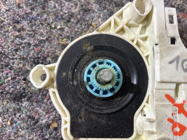 bontott VW TOUAREG Jobb hátsó Ablakemelő Motor