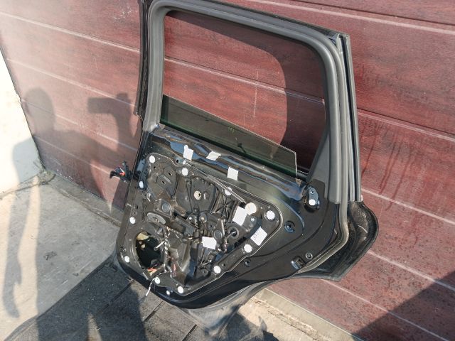 bontott VW TOUAREG Jobb hátsó Ajtó (Részeivel)