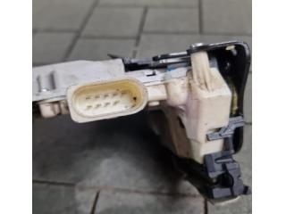 bontott VW TOUAREG Jobb hátsó Ajtózár