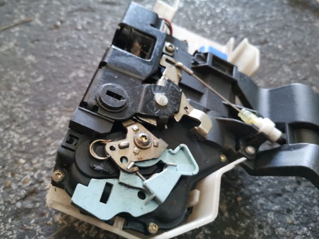 bontott VW TOUAREG Jobb hátsó Ajtózár