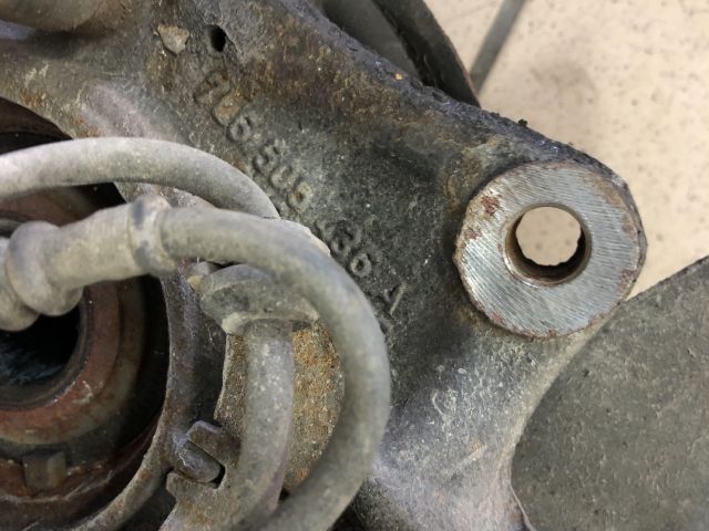 bontott VW TOUAREG Jobb hátsó Csonkállvány Kerékaggyal