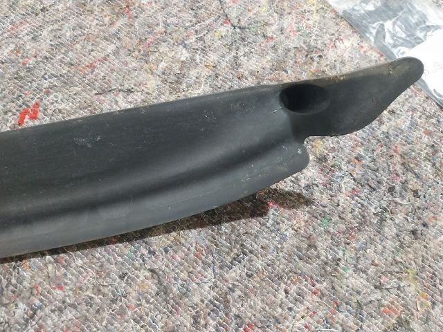 bontott VW TOUAREG Jobb hátsó Sárvédő Gumi