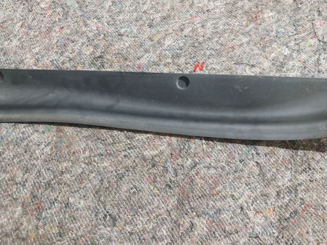 bontott VW TOUAREG Jobb hátsó Sárvédő Gumi