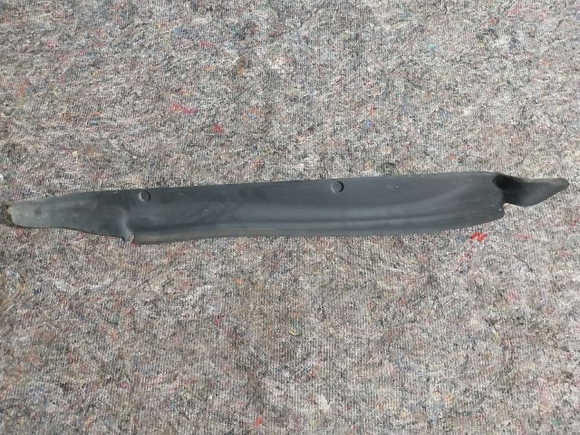 bontott VW TOUAREG Jobb hátsó Sárvédő Gumi