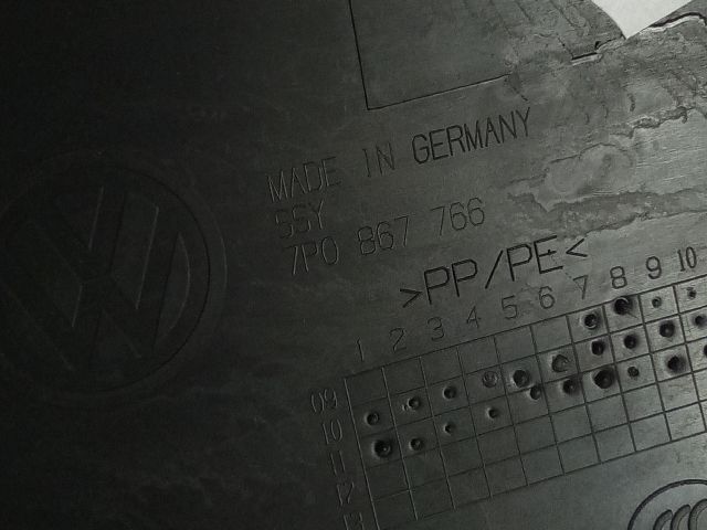 bontott VW TOUAREG Jobb hátsó Ülés melletti Kárpit