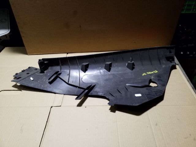 bontott VW TOUAREG Jobb hátsó Ülés melletti Kárpit