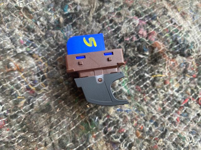 bontott VW TOUAREG Jobb hátsó Ülésállító Kapcsoló