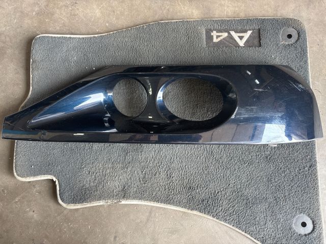 bontott VW TOUAREG Jobb Ködlámpa Rács