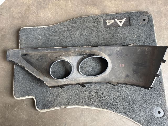 bontott VW TOUAREG Jobb Ködlámpa Rács