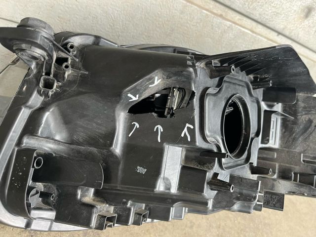 bontott VW TOUAREG Jobb Ledes Fényszóró