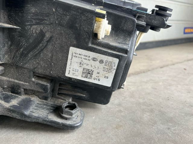 bontott VW TOUAREG Jobb Ledes Fényszóró