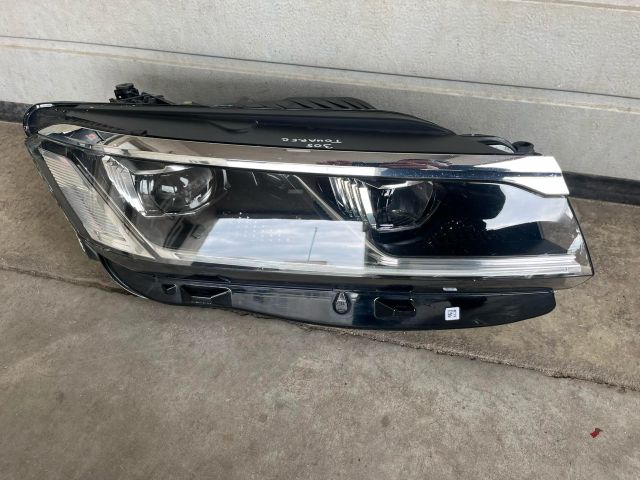 bontott VW TOUAREG Jobb Ledes Fényszóró