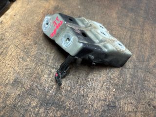 bontott VW TOUAREG Jobb Sárvédő Oldaltartó