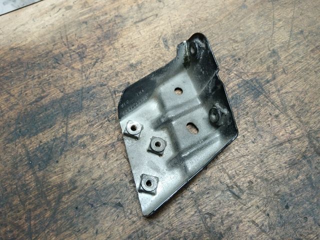 bontott VW TOUAREG Jobb Sárvédő Oldaltartó