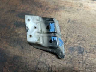 bontott VW TOUAREG Jobb Sárvédő Oldaltartó