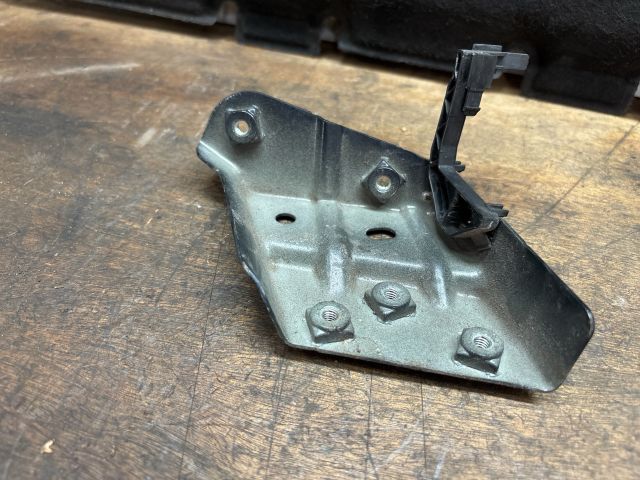 bontott VW TOUAREG Jobb Sárvédő Oldaltartó