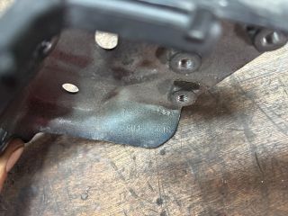 bontott VW TOUAREG Jobb Sárvédő Oldaltartó