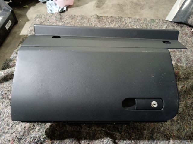 bontott VW TOUAREG Kesztyűtartó