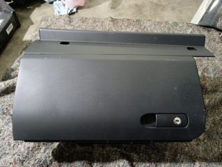 bontott VW TOUAREG Kesztyűtartó