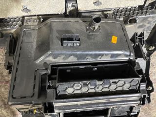 bontott VW TOUAREG Kesztyűtartó