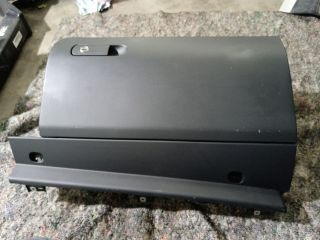 bontott VW TOUAREG Kesztyűtartó