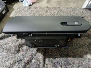 bontott VW TOUAREG Kesztyűtartó