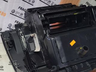 bontott VW TOUAREG Kesztyűtartó