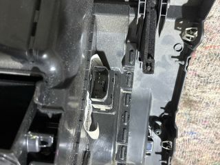 bontott VW TOUAREG Kesztyűtartó