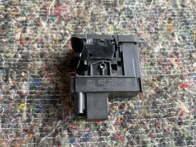 bontott VW TOUAREG Kézifék Kapcsoló