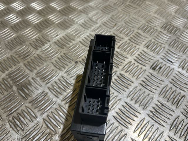 bontott VW TOUAREG Komfort Elektronika