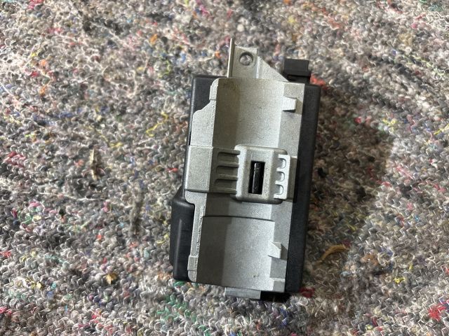 bontott VW TOUAREG Kormányzár (Elektromos)