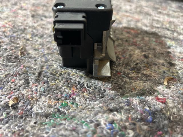 bontott VW TOUAREG Kormányzár (Elektromos)