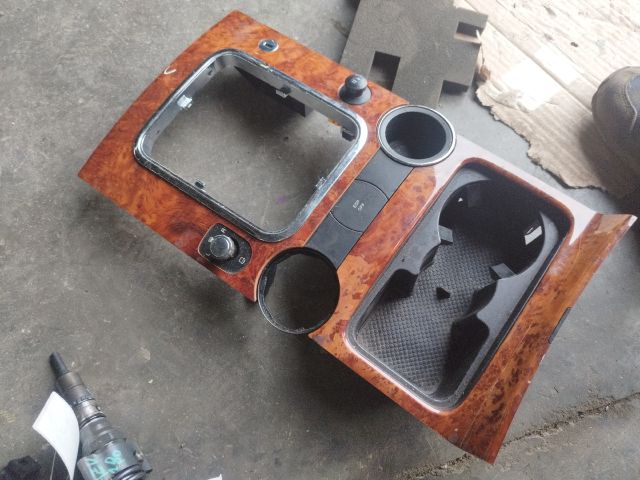 bontott VW TOUAREG Középkonzol Keret